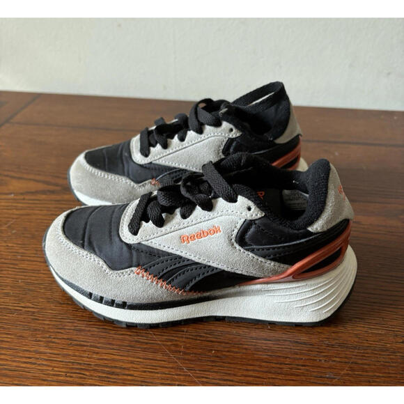 Reebok Youth Classic Tennis Shoe, Sneakers Black White Red Youth Size 11 - Picture 3 of 9